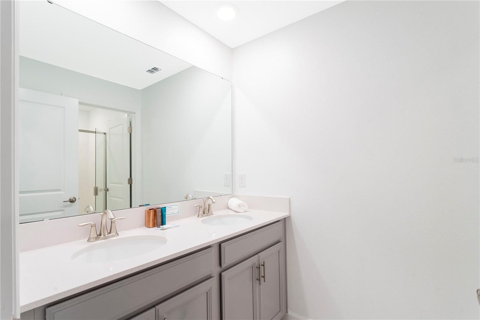 COVE/STOREY LAKE IV - Residential