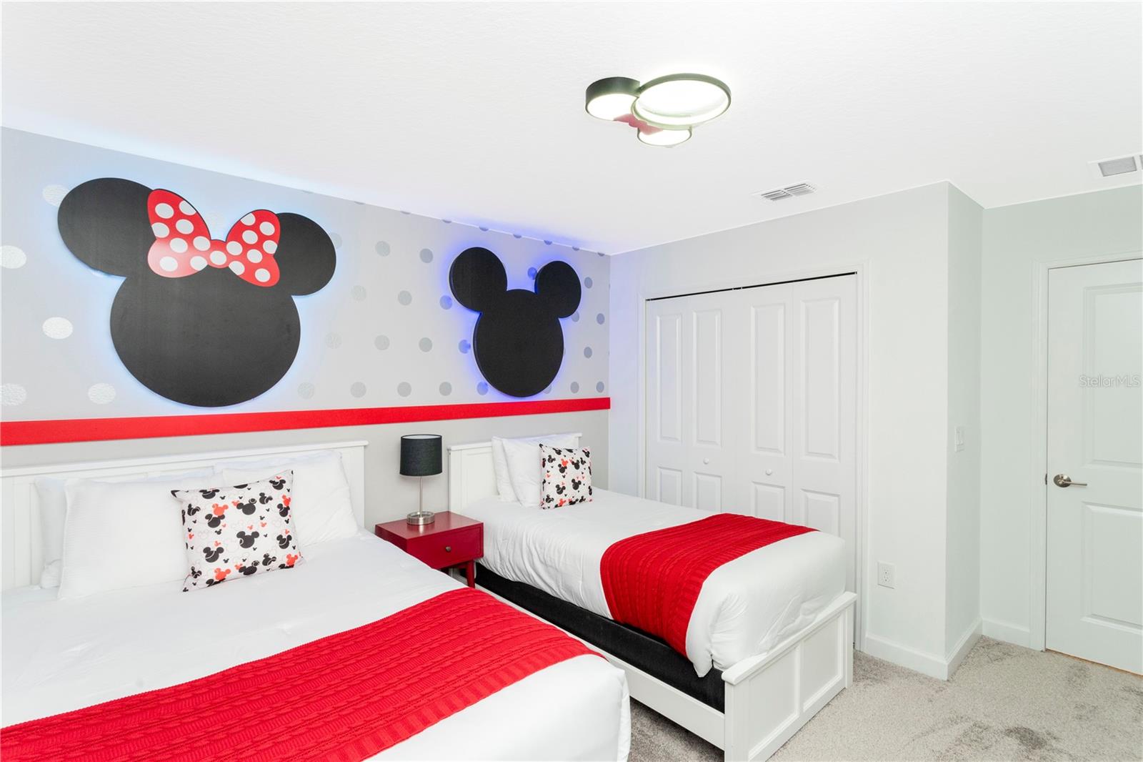 COVE/STOREY LAKE IV - Residential