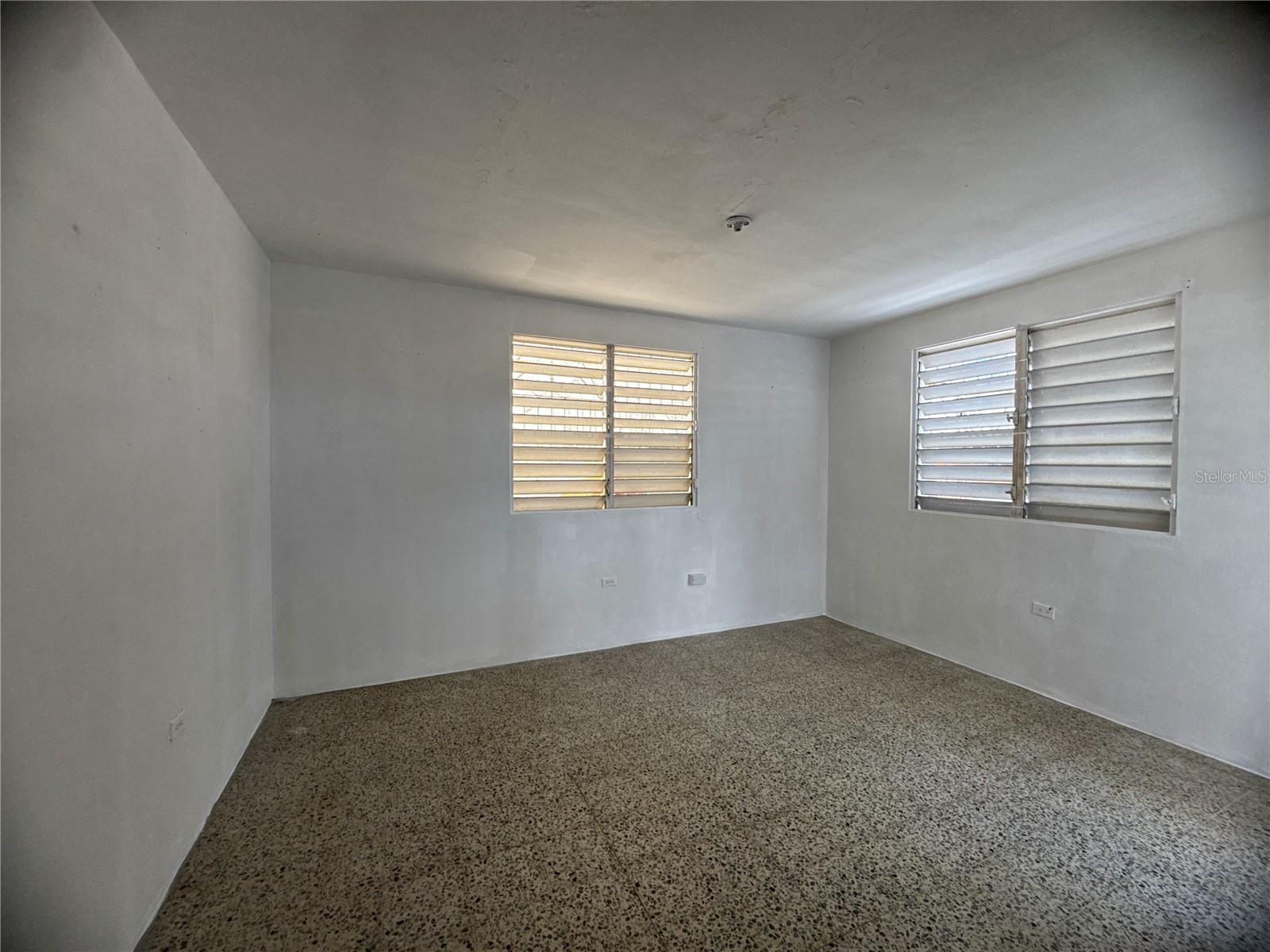 121 CALLE HERMANDAD INTERIOR