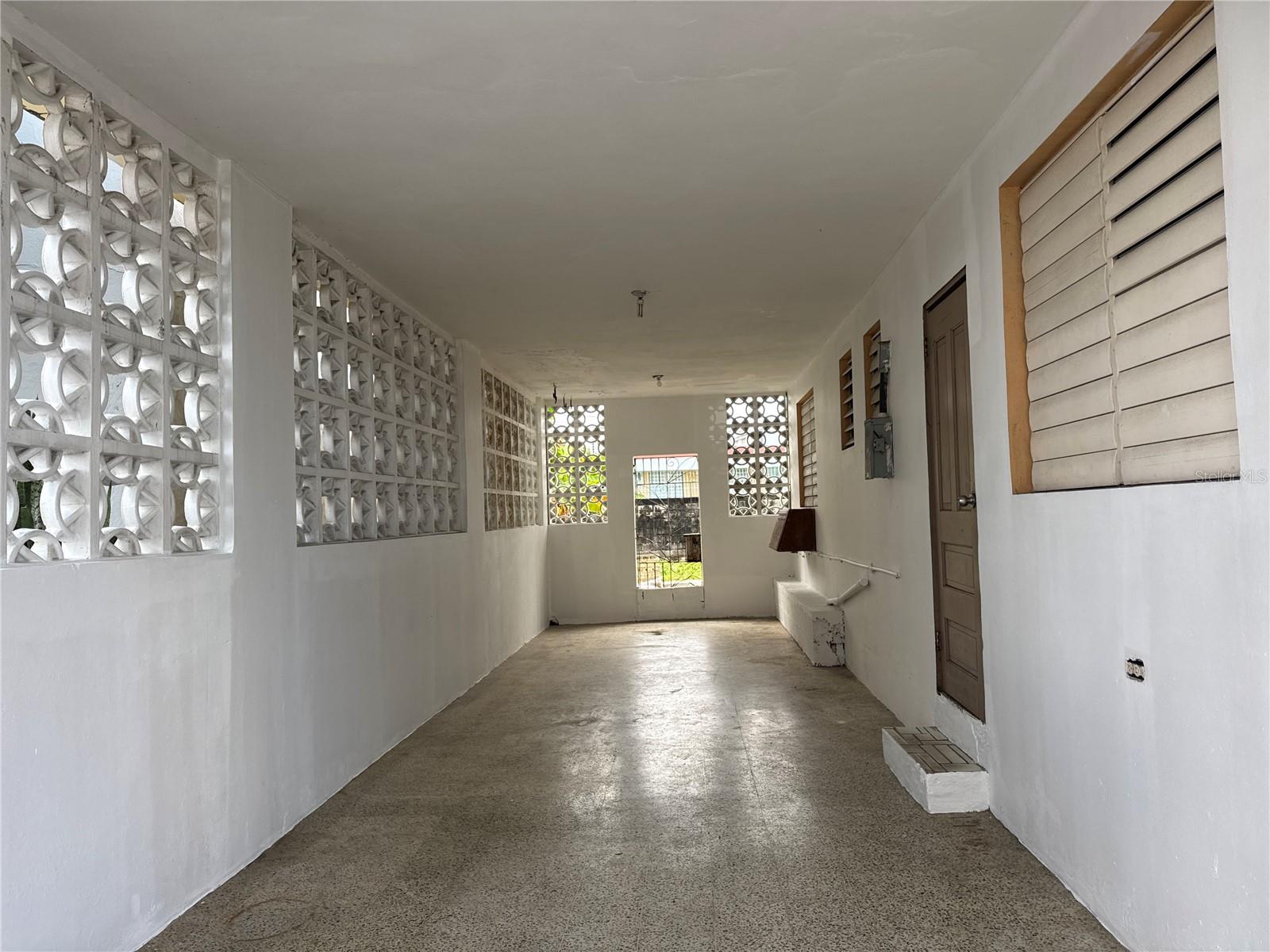 121 CALLE HERMANDAD INTERIOR