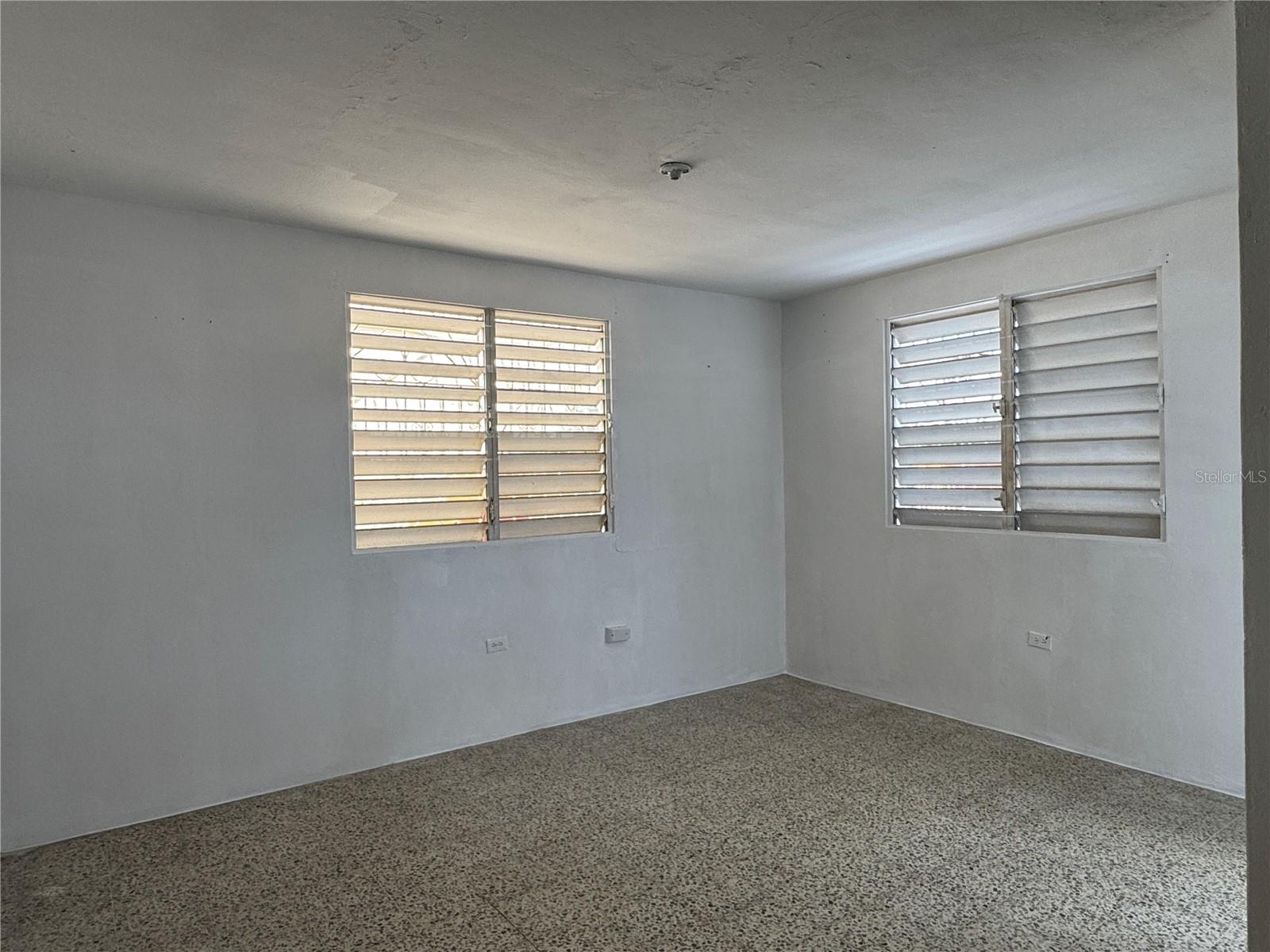 121 CALLE HERMANDAD INTERIOR