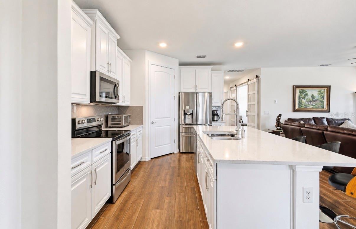 3482 SPARKLEBERRY COURT