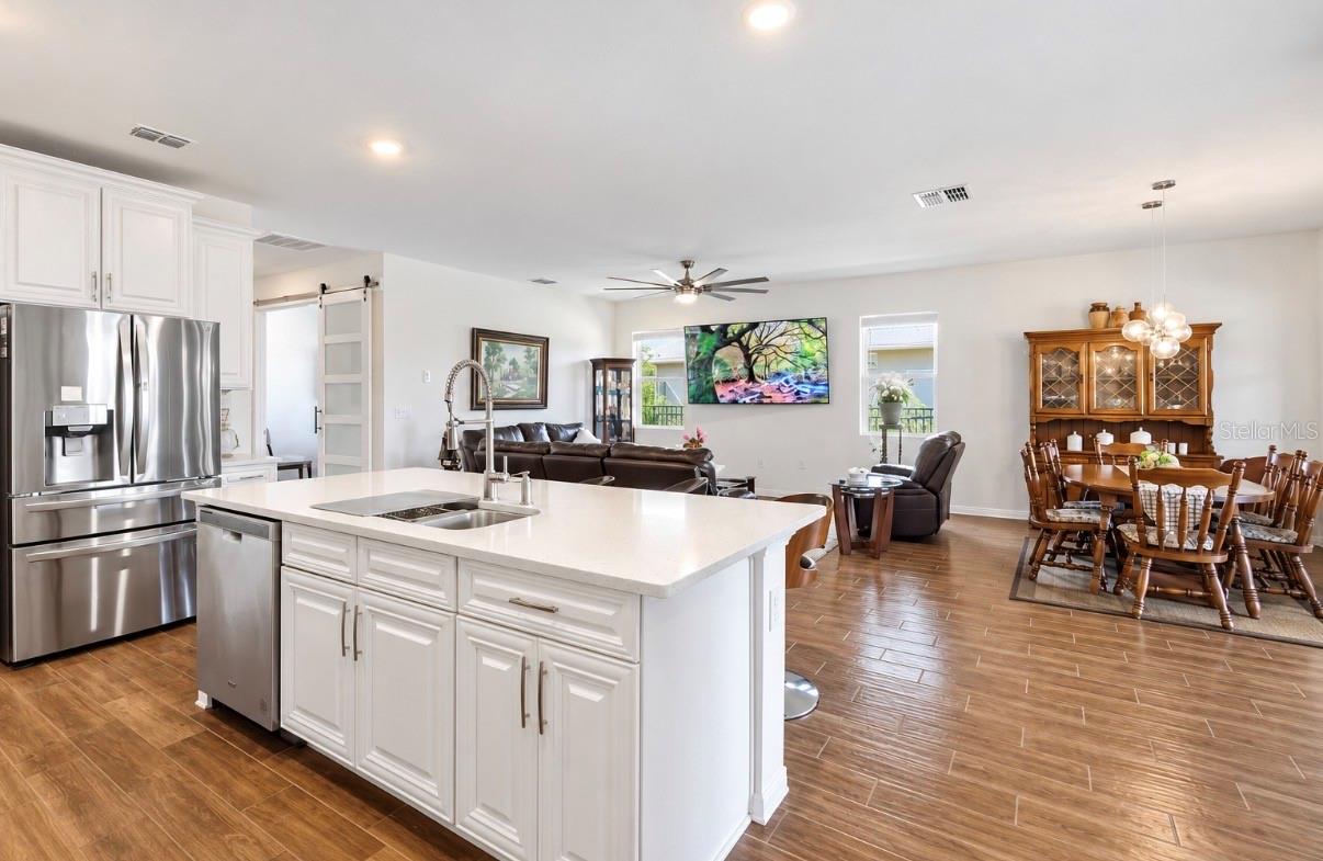 3482 SPARKLEBERRY COURT