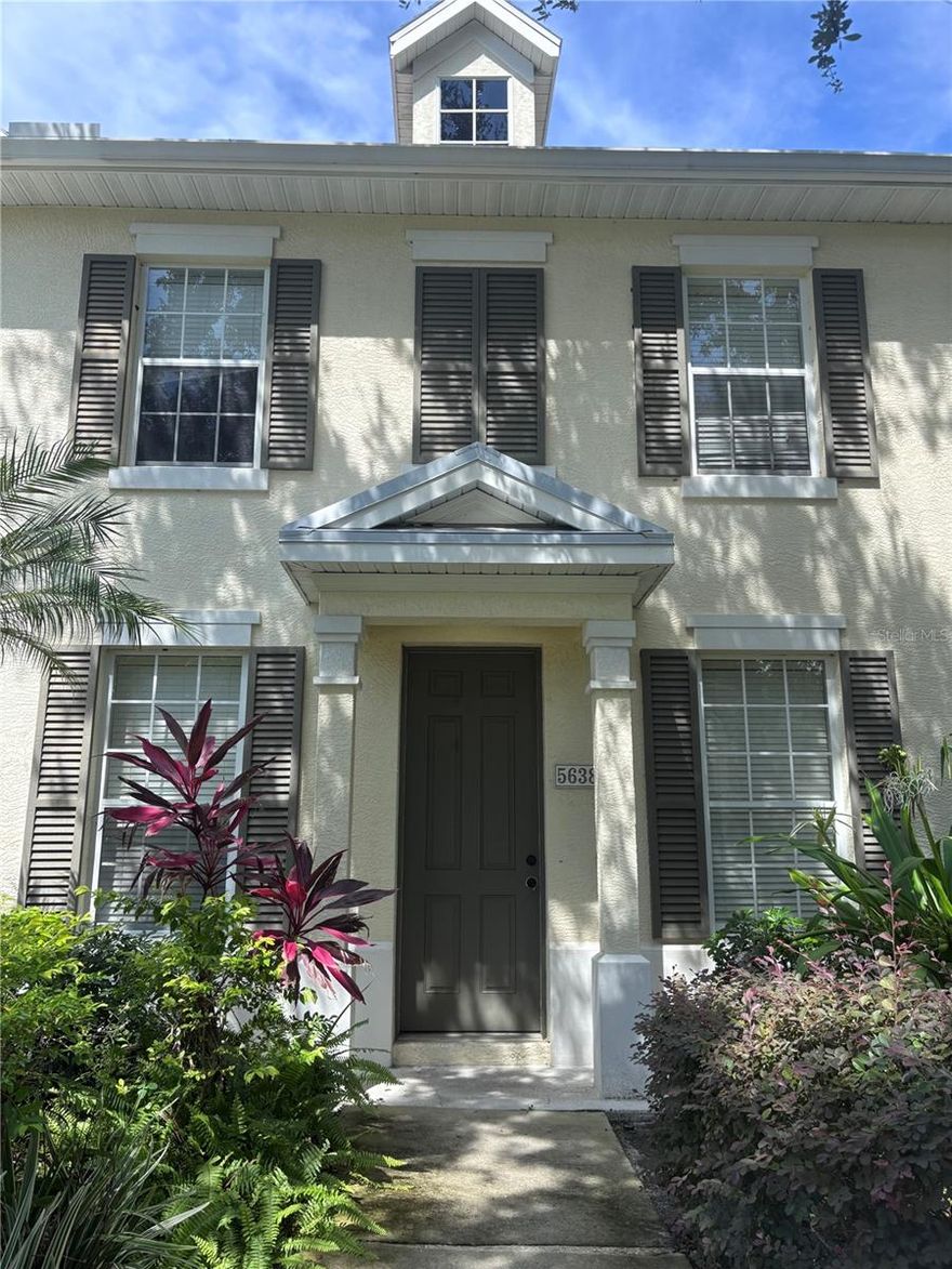 Great gated community close to 1-75! Minutes to shopping and in a great school district. This community has a unique key west feel. There is a nature trail that winds along the Braden River and gives that old Florida feel. There is a canoe/kayak launch, fishing pier and a gazebo. The boat docks with lifts are available for a monthly charge on a first come basis. The pool area is a wonderful resort pool with hot tub, cabanas and an outdoor grill for gathering. The club house has game room and fitness facilities. Come make this community your home!