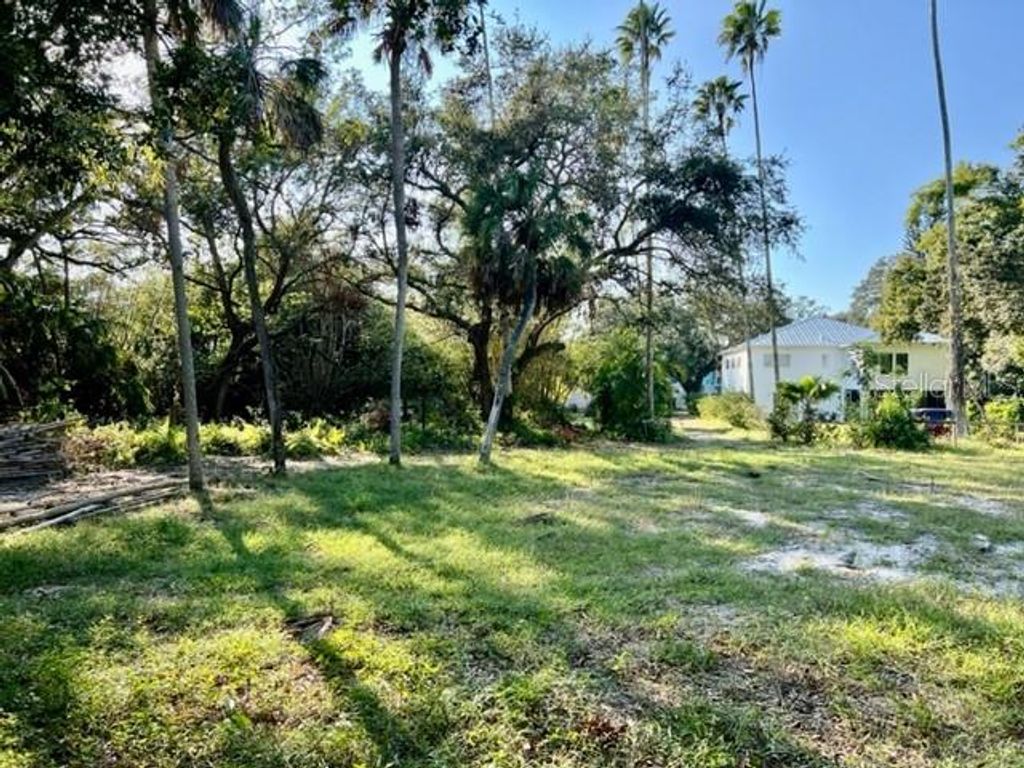 Photo of 621 40th Street, Sarasota, FL 34234 (MLS # A4626857)