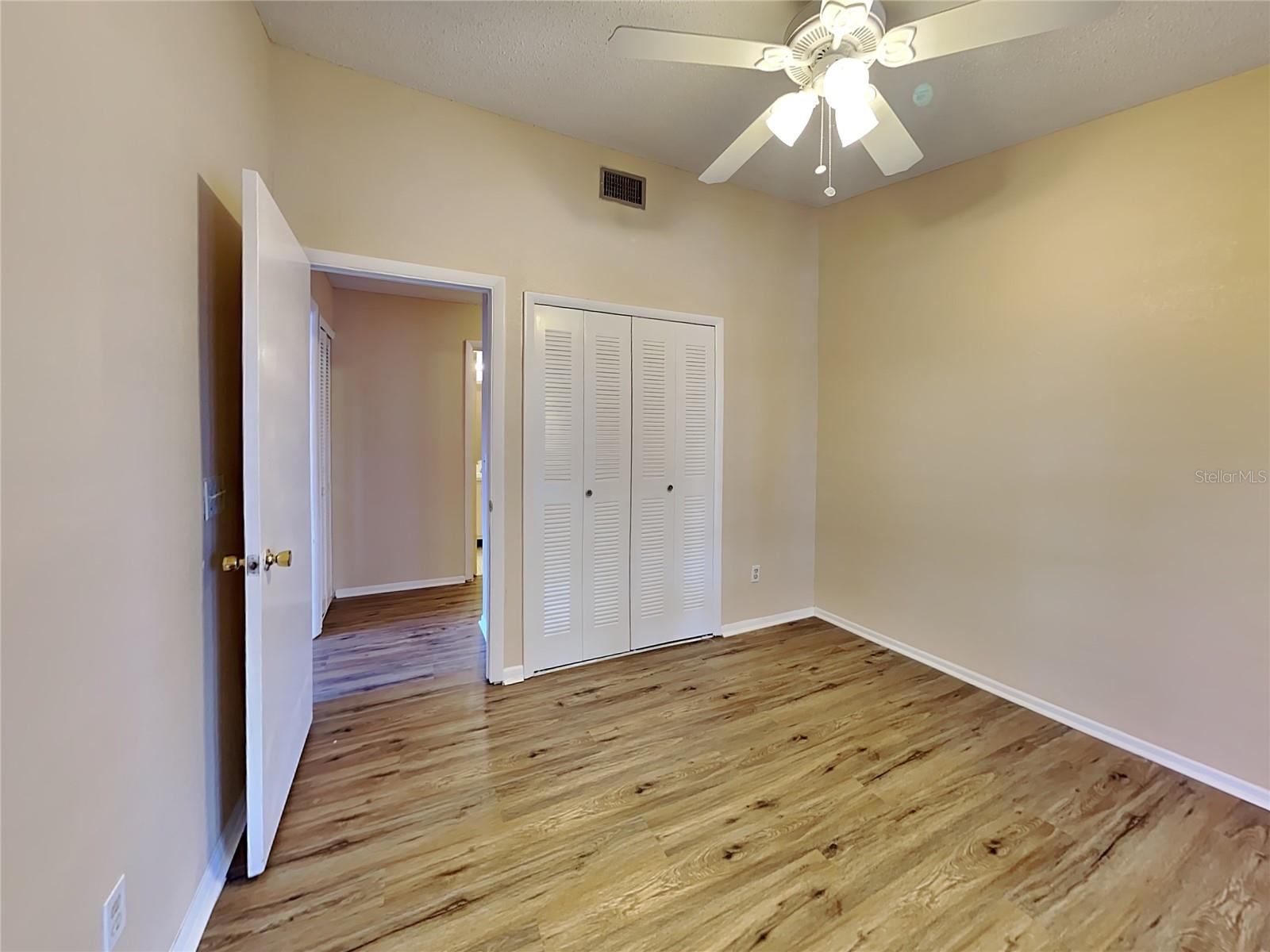 LAKEVIEW CONDO 05 - Residential Lease