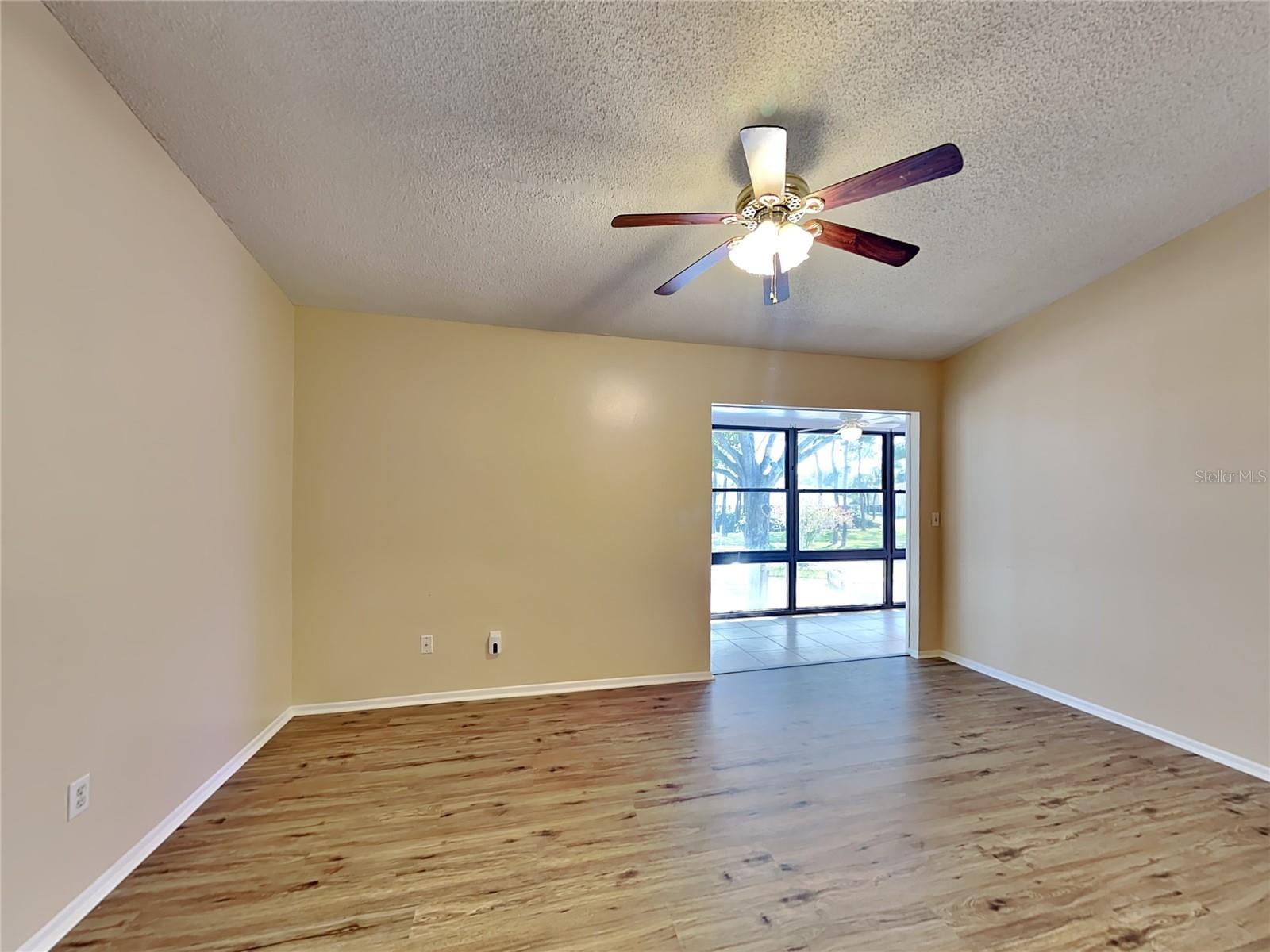 LAKEVIEW CONDO 05 - Residential Lease