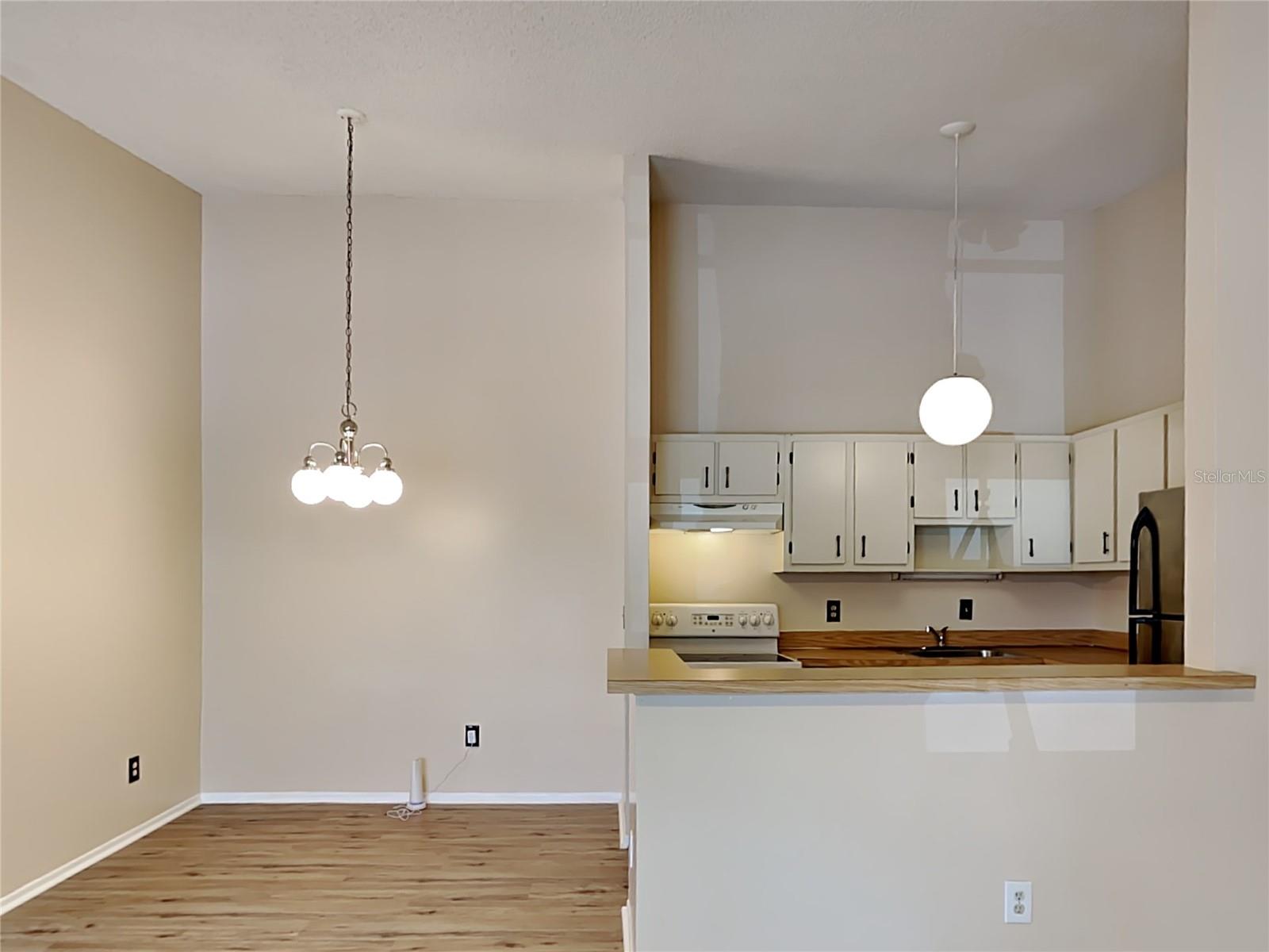 LAKEVIEW CONDO 05 - Residential Lease