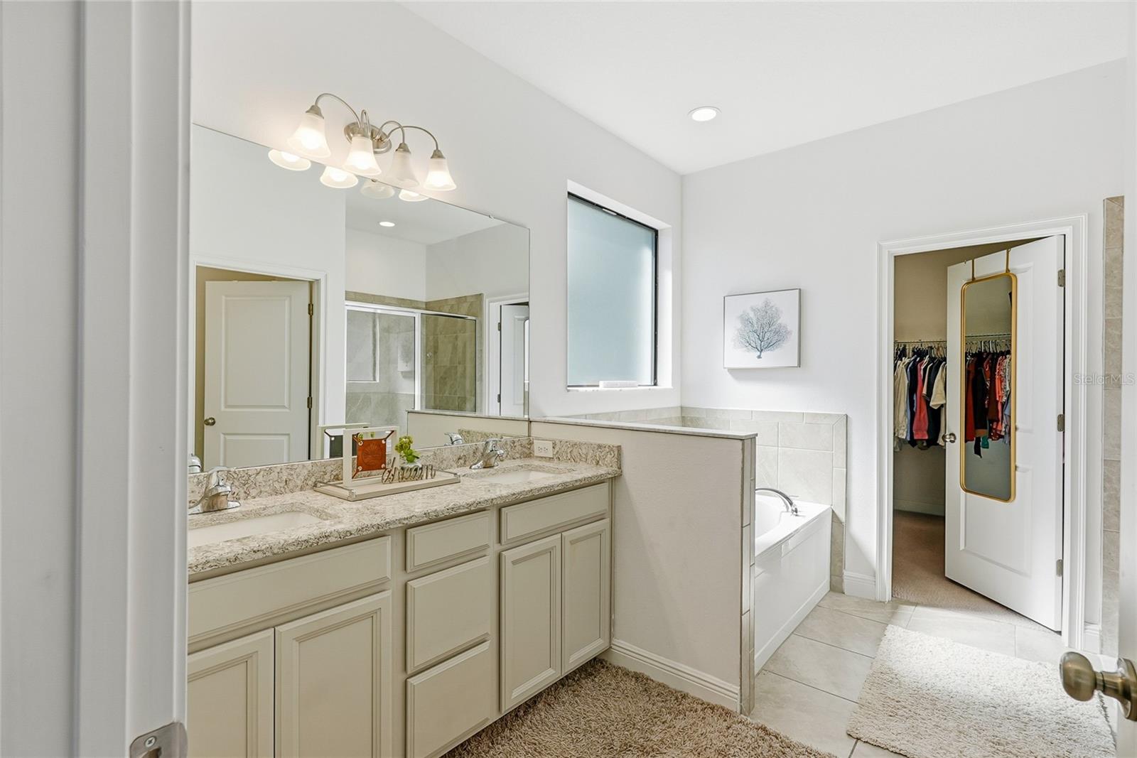 FLORABLU ESTATES - Residential