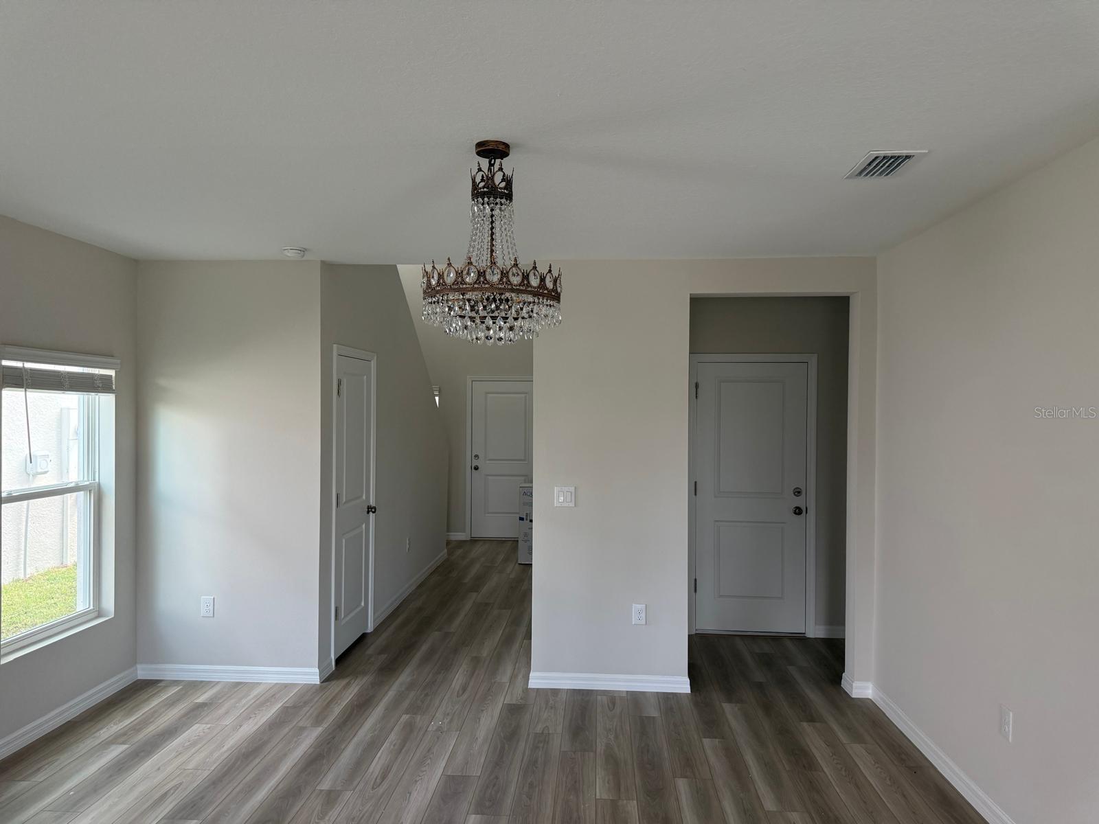 TWO RIVERS - Residential Lease