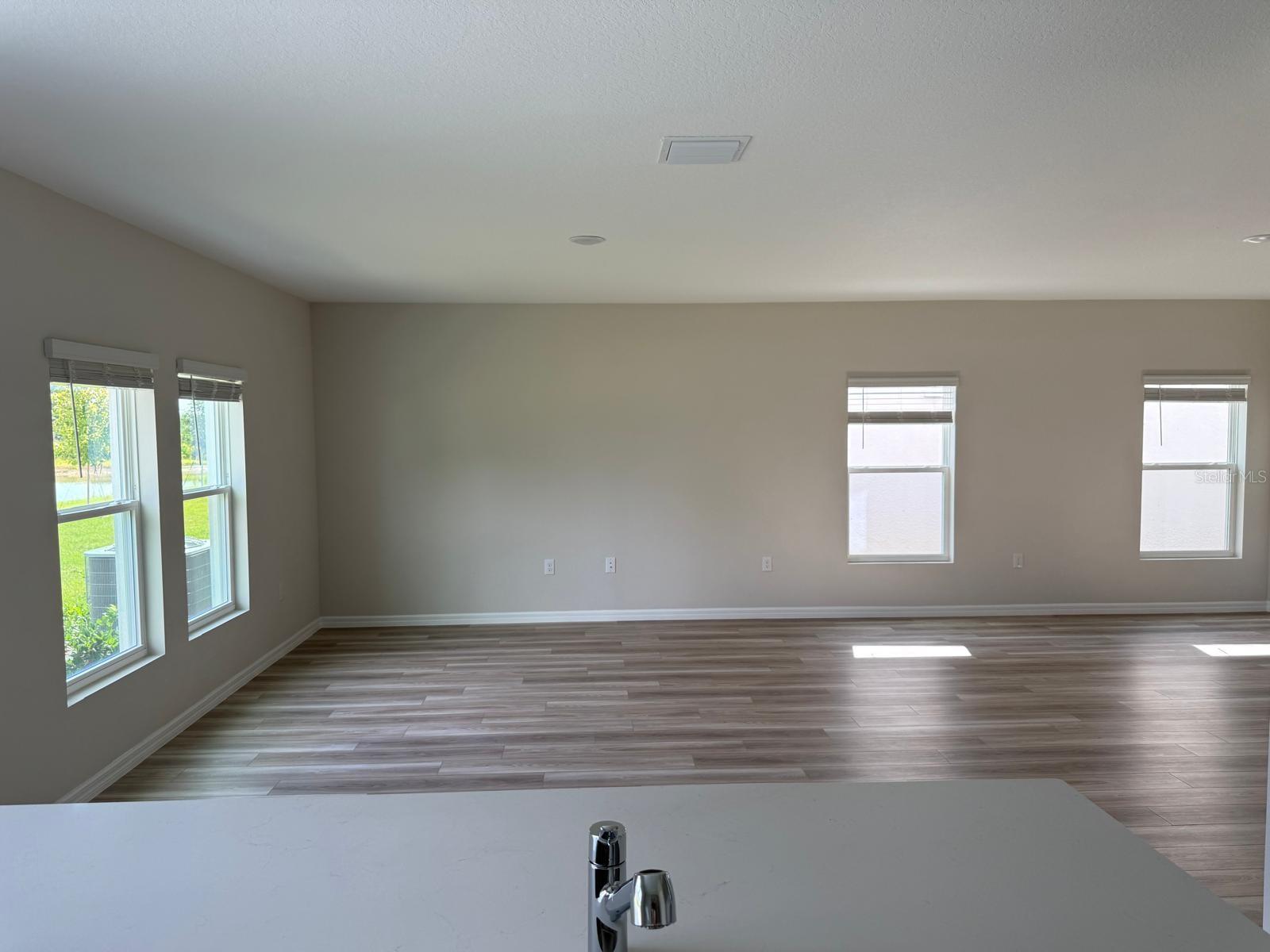 TWO RIVERS - Residential Lease