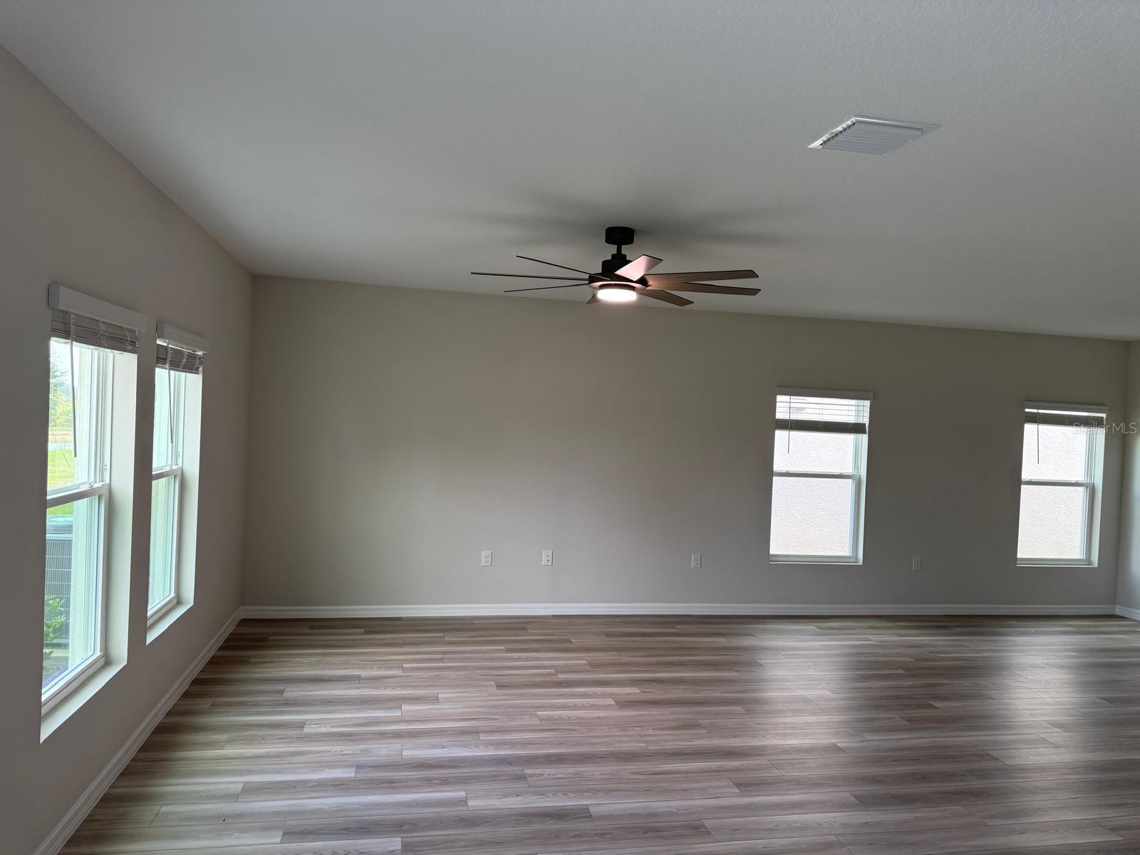 TWO RIVERS - Residential Lease