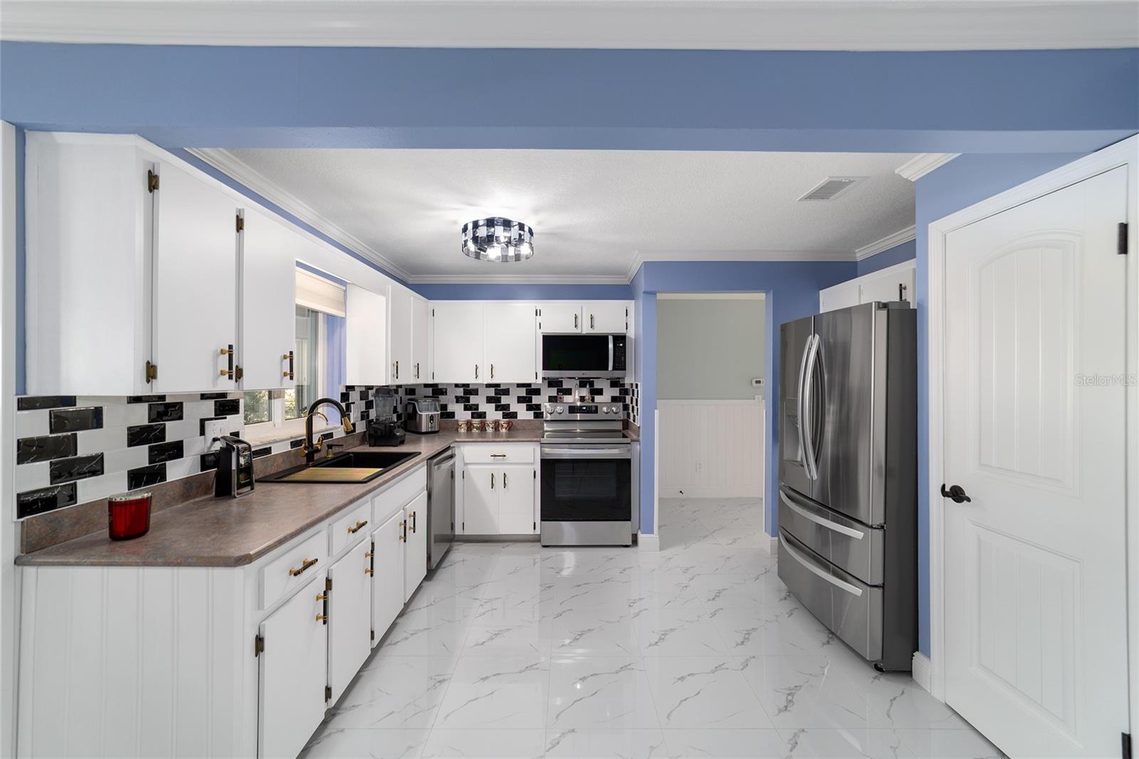 ON TOP OF THE WORLD - Residential