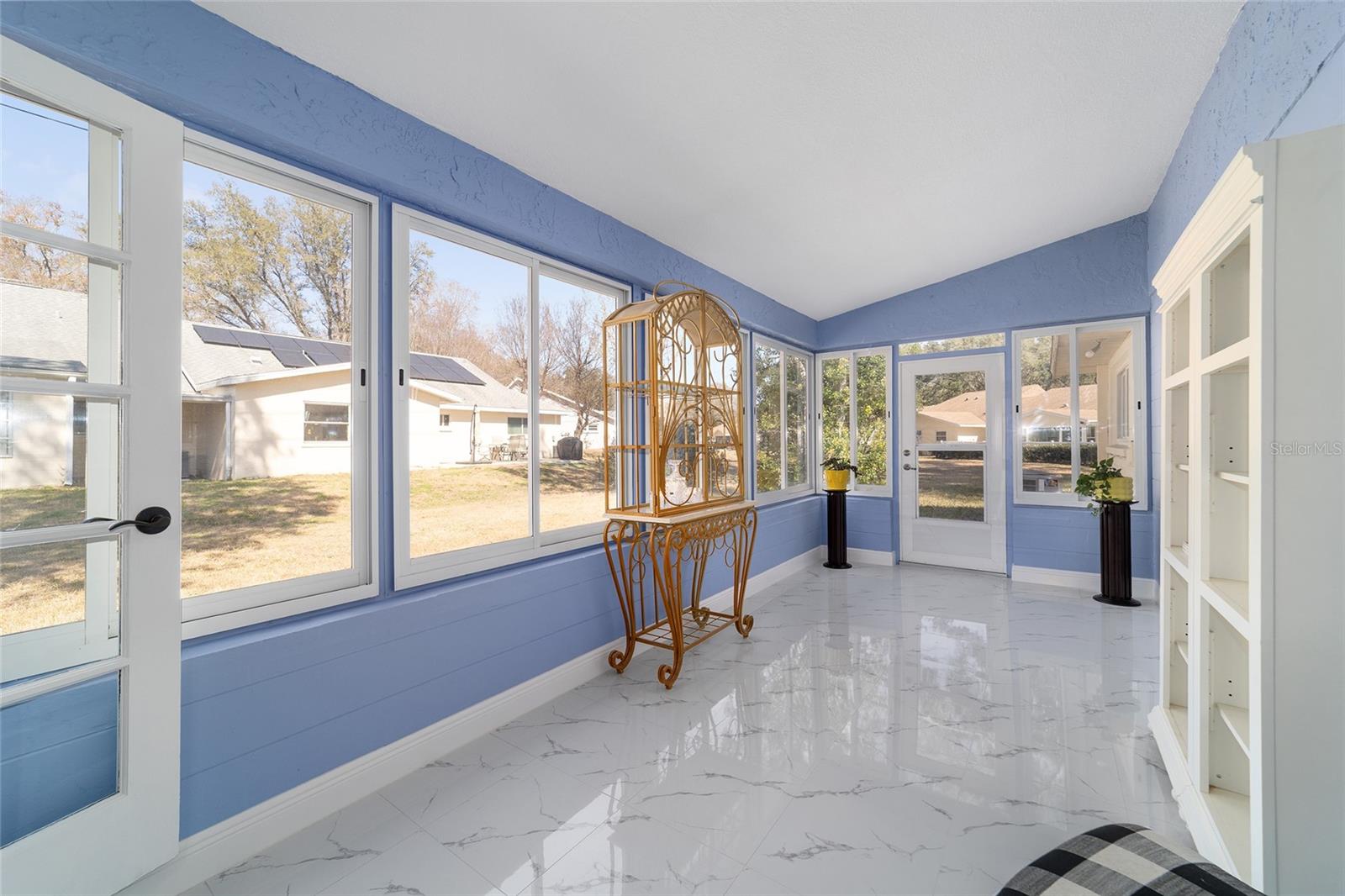 ON TOP OF THE WORLD - Residential