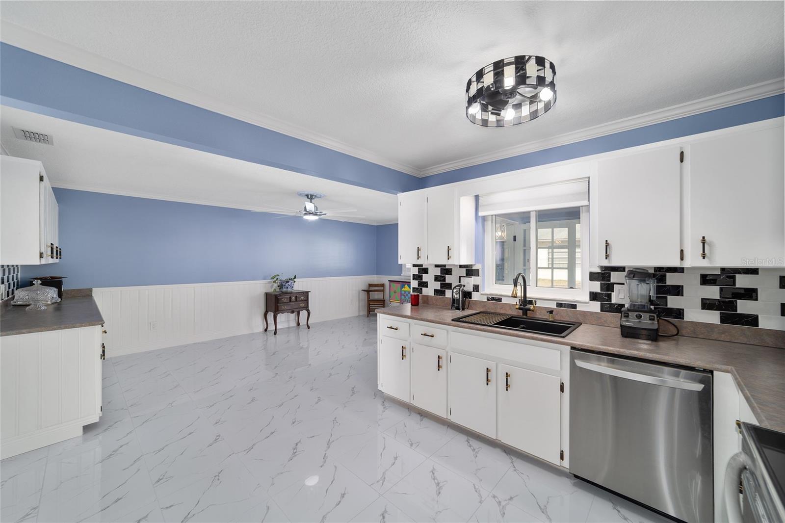 ON TOP OF THE WORLD - Residential