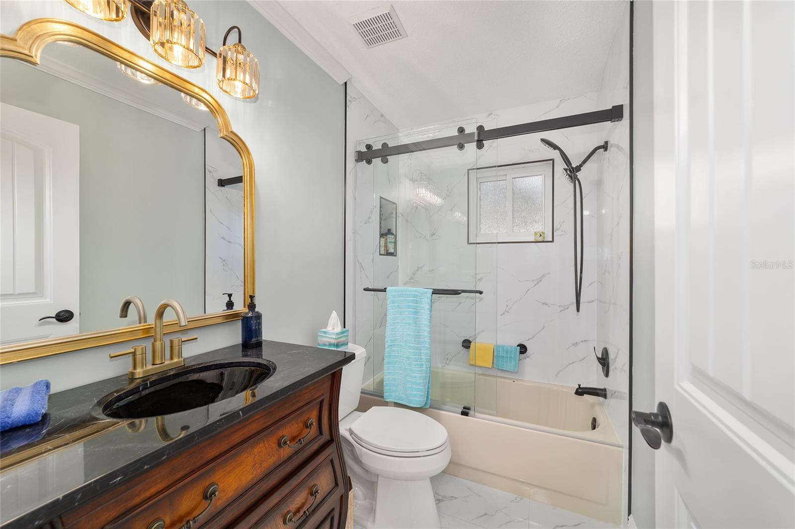 ON TOP OF THE WORLD - Residential