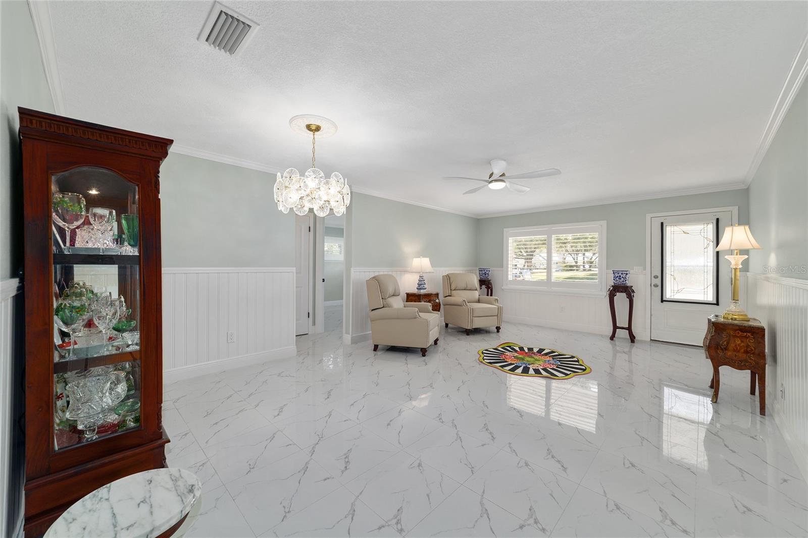 ON TOP OF THE WORLD - Residential