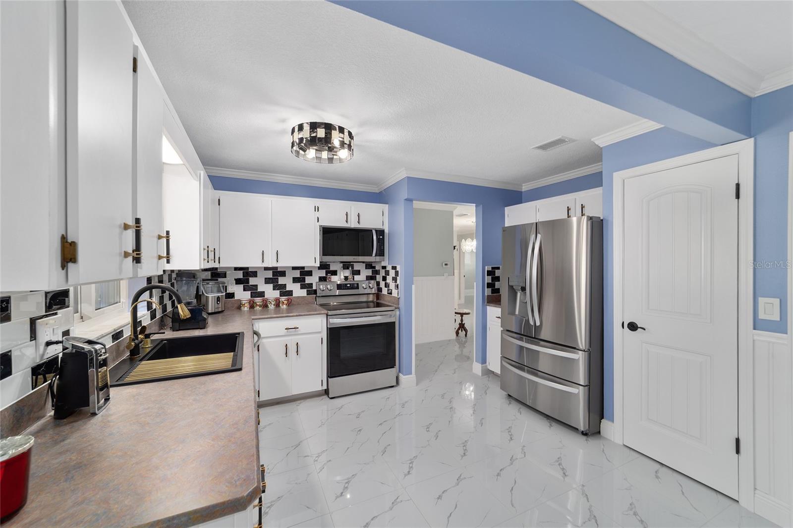 ON TOP OF THE WORLD - Residential