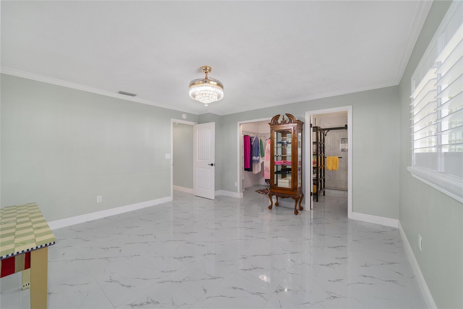 ON TOP OF THE WORLD - Residential