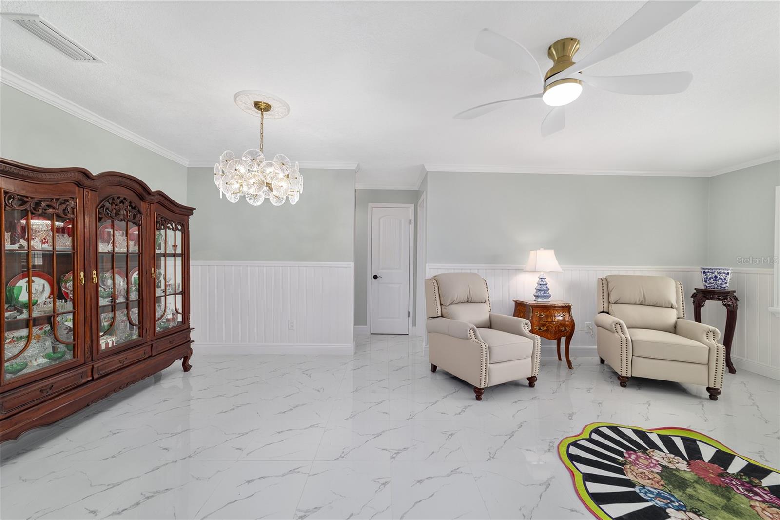 ON TOP OF THE WORLD - Residential