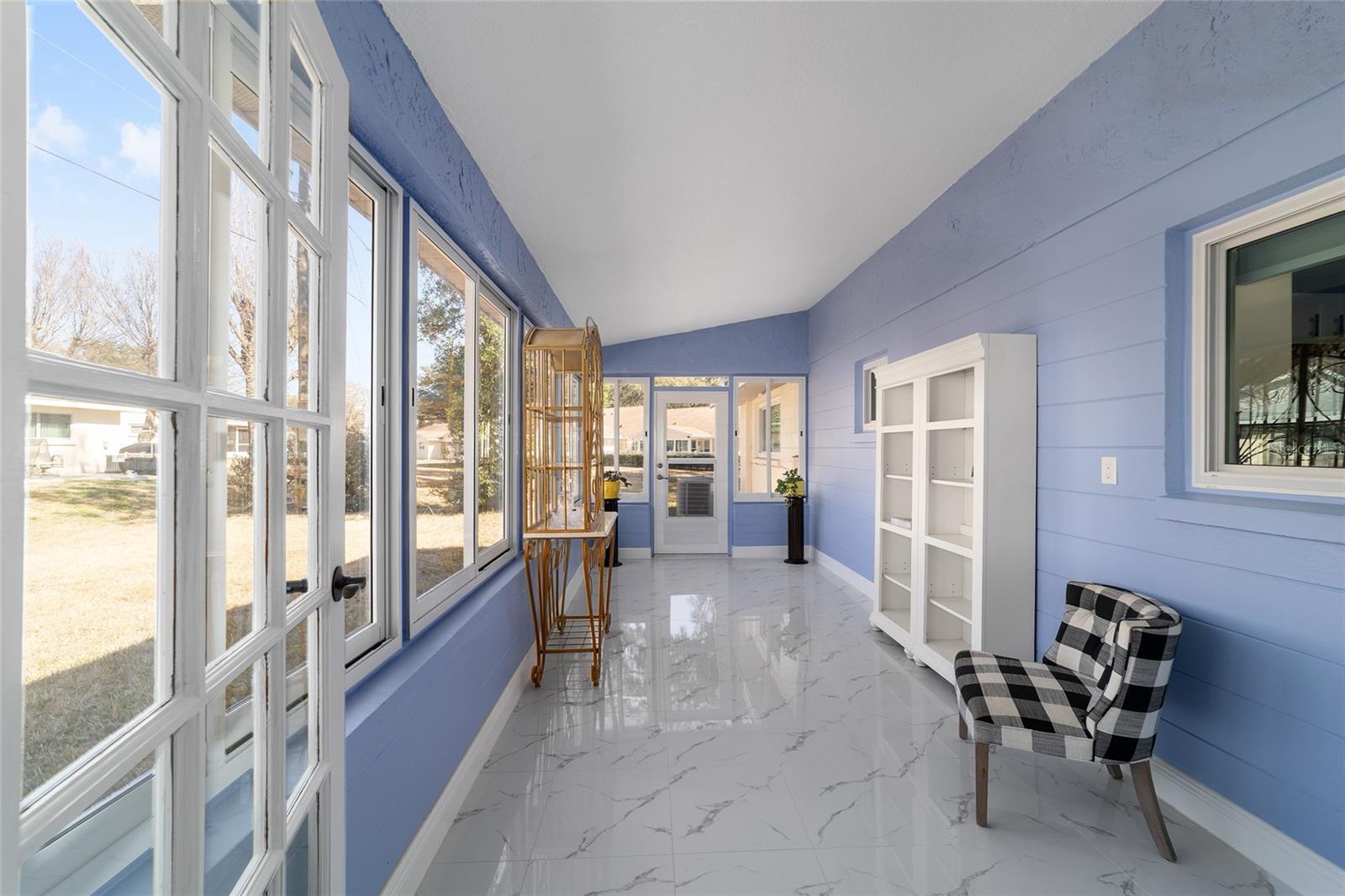 ON TOP OF THE WORLD - Residential