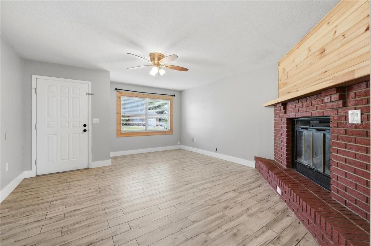 4624 WISTERIA DRIVE