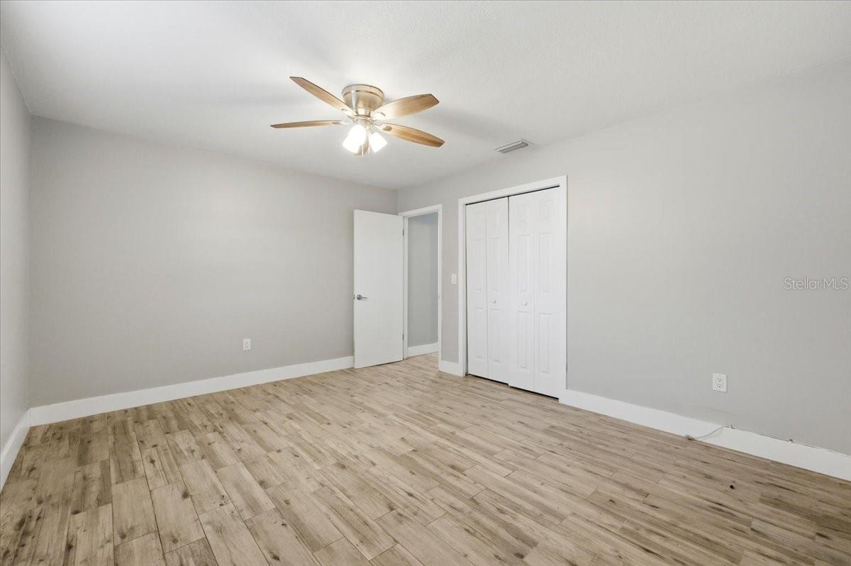 WHISPERING OAKS - Residential