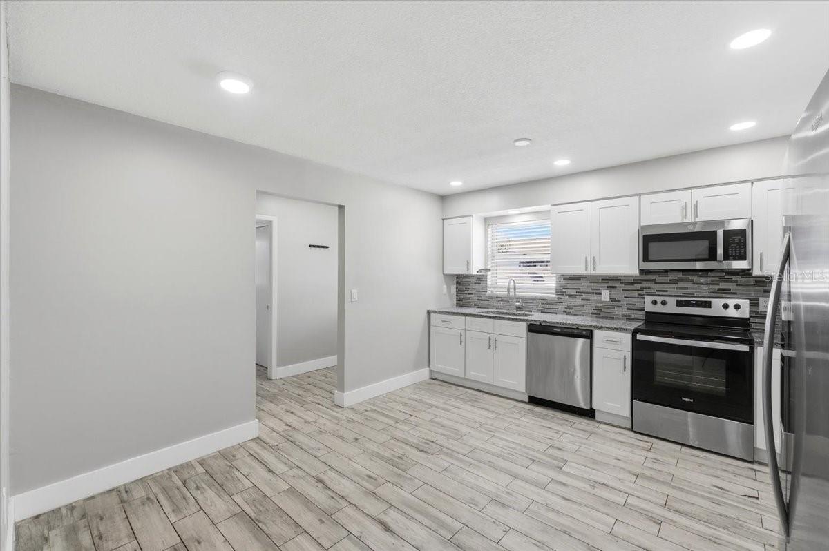 WHISPERING OAKS - Residential