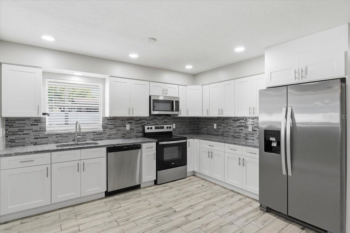 WHISPERING OAKS - Residential
