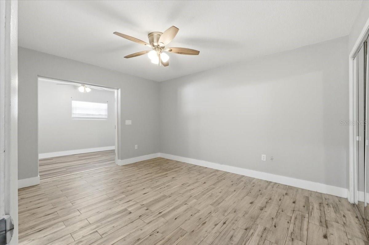 WHISPERING OAKS - Residential
