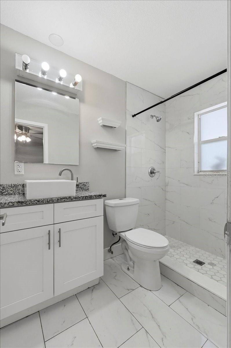 WHISPERING OAKS - Residential
