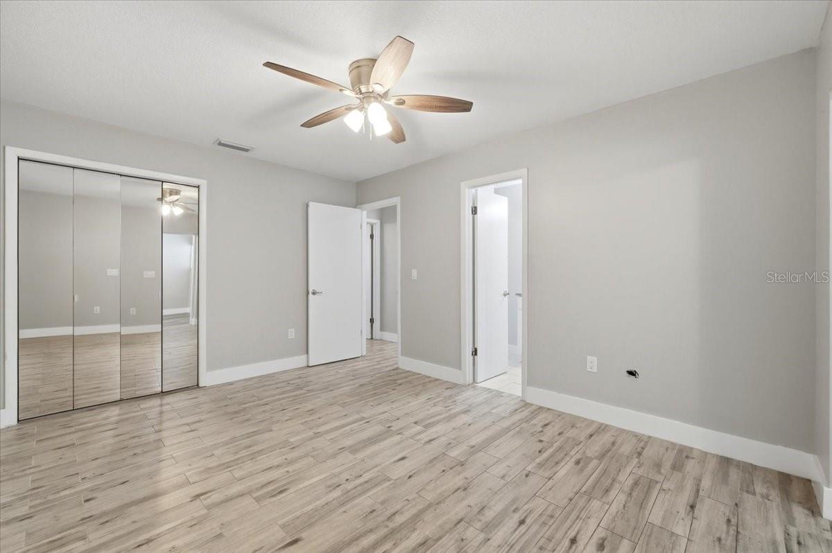 WHISPERING OAKS - Residential