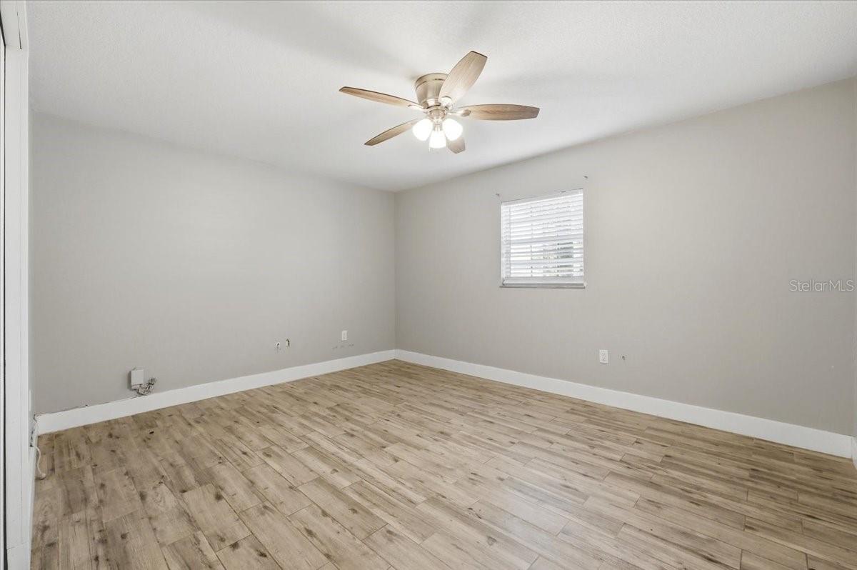 WHISPERING OAKS - Residential