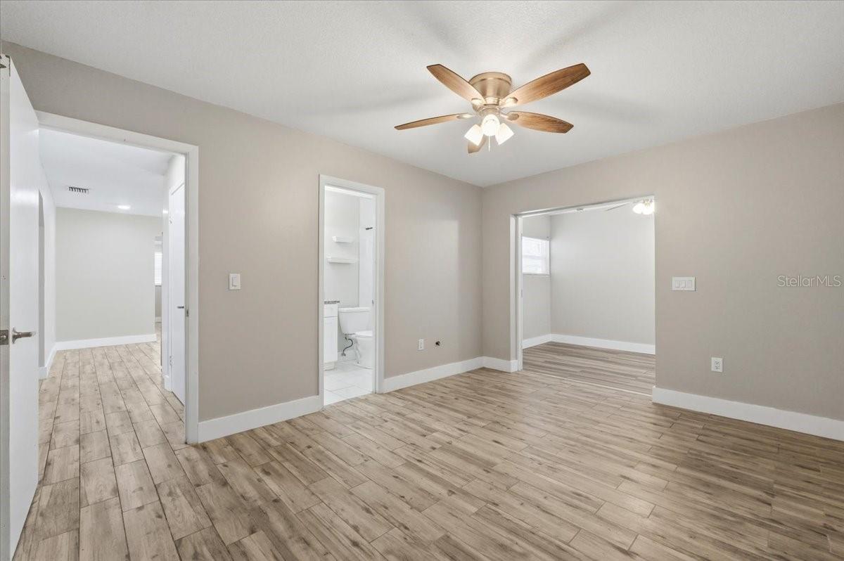 WHISPERING OAKS - Residential
