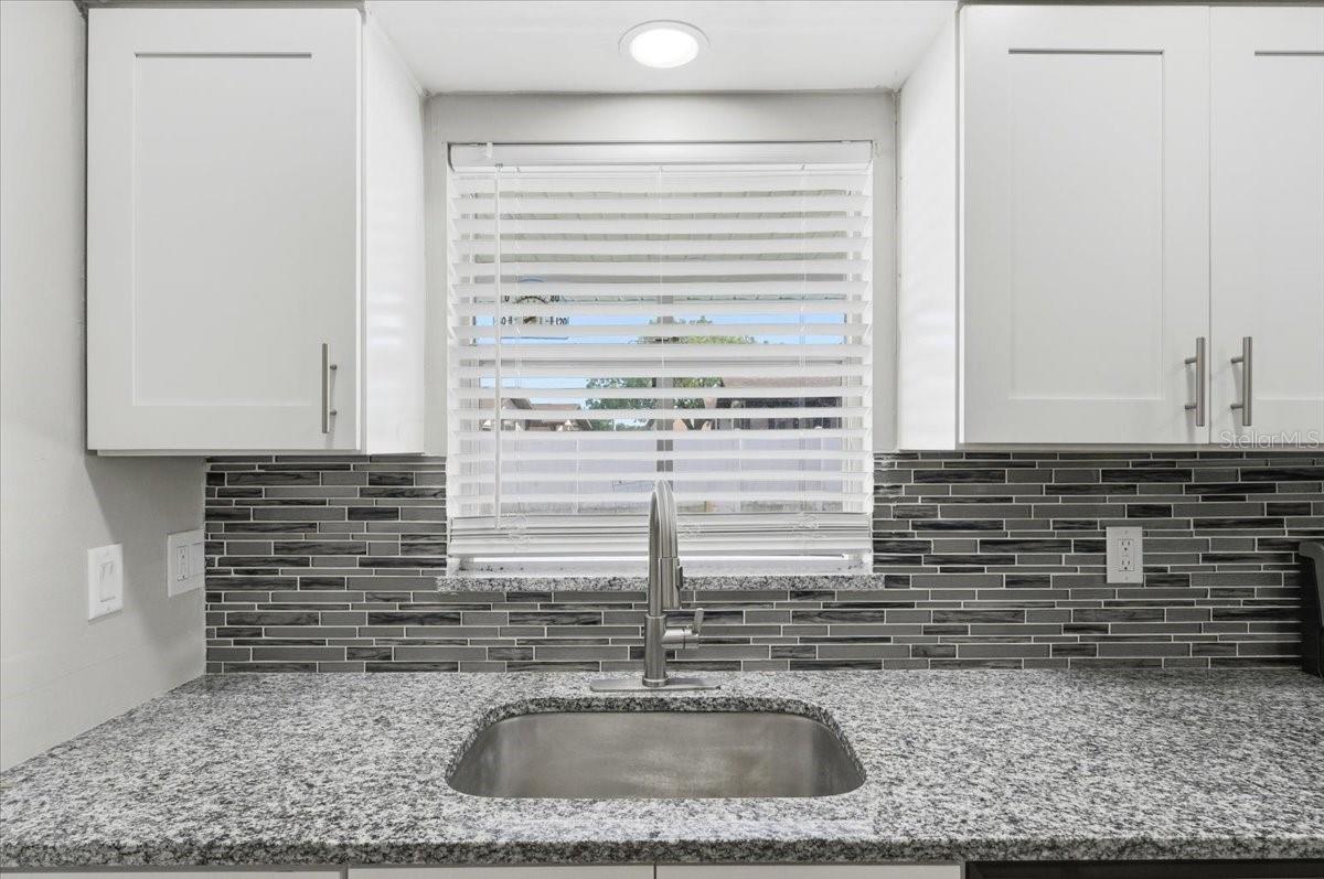 WHISPERING OAKS - Residential