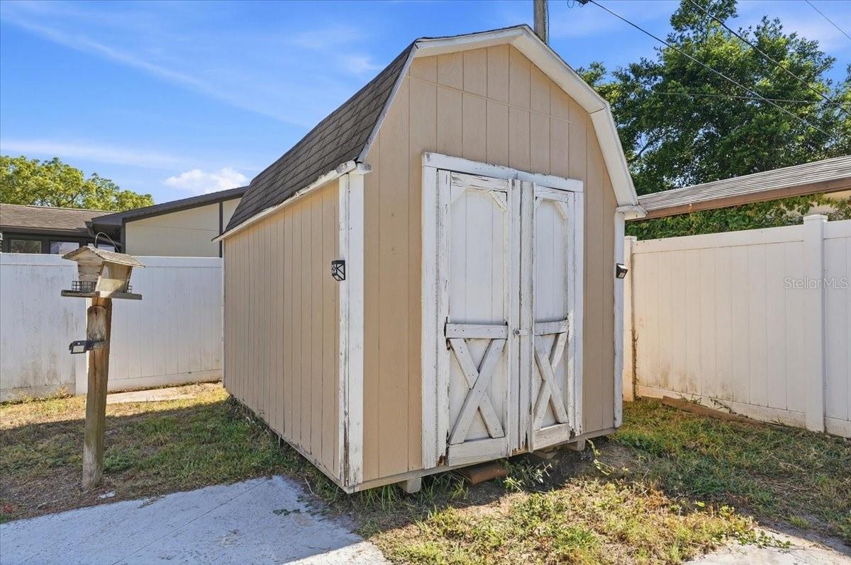 WHISPERING OAKS - Residential