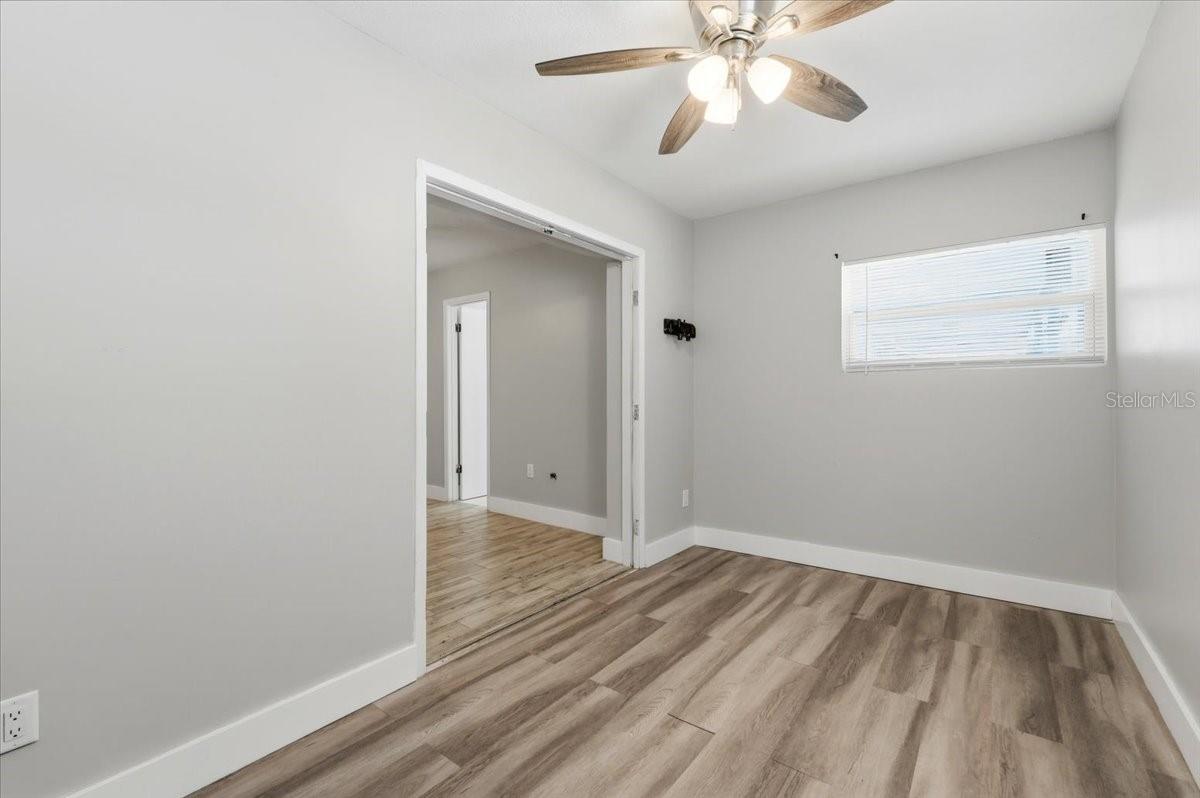 WHISPERING OAKS - Residential