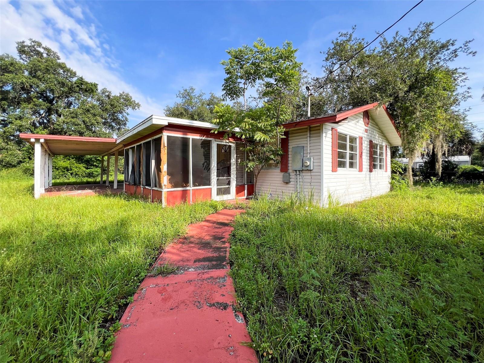 PERFECT INVESTMENT OPPORTUNITY FOR A STARTER HOME OR INCOME PRODUCING PROPERTY! A COZY 3 BEDROOM, 2 BATHROOM HOME BOASTING NEARLY 1300 SQFT OF LIVING SPACE SITTING ON OVER 1/2 ACRE OF LAND!