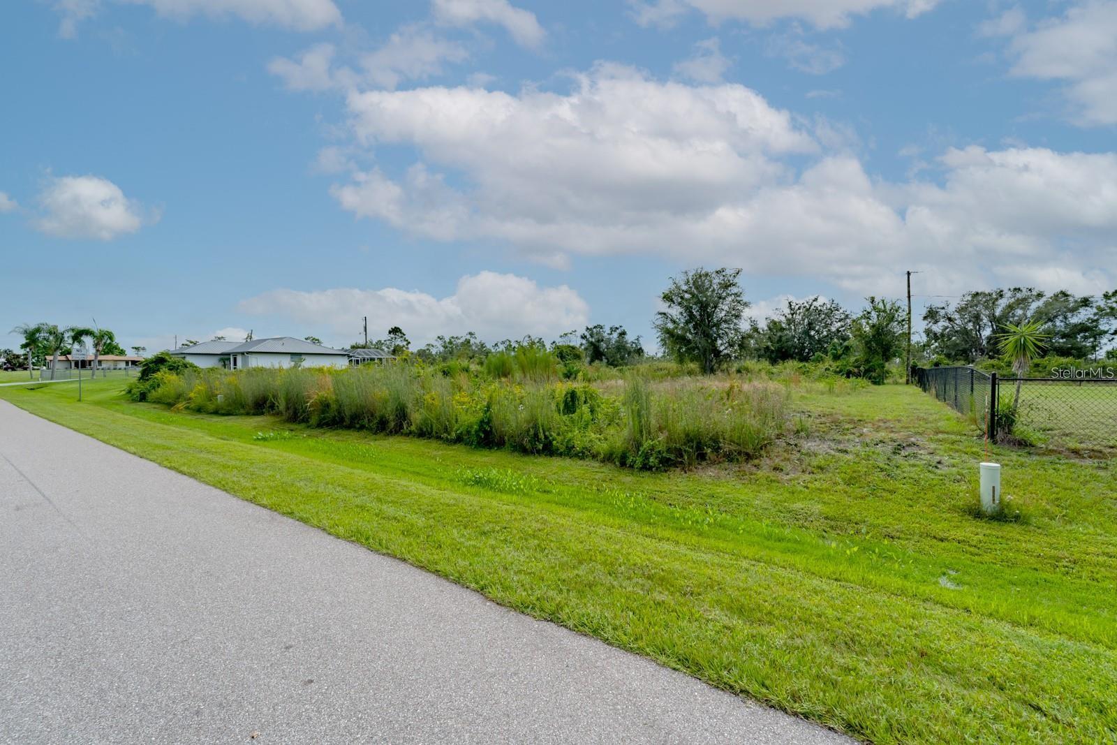 Don't miss your chance to buy this lot and have your custom home built! This lot is in need of clearing.