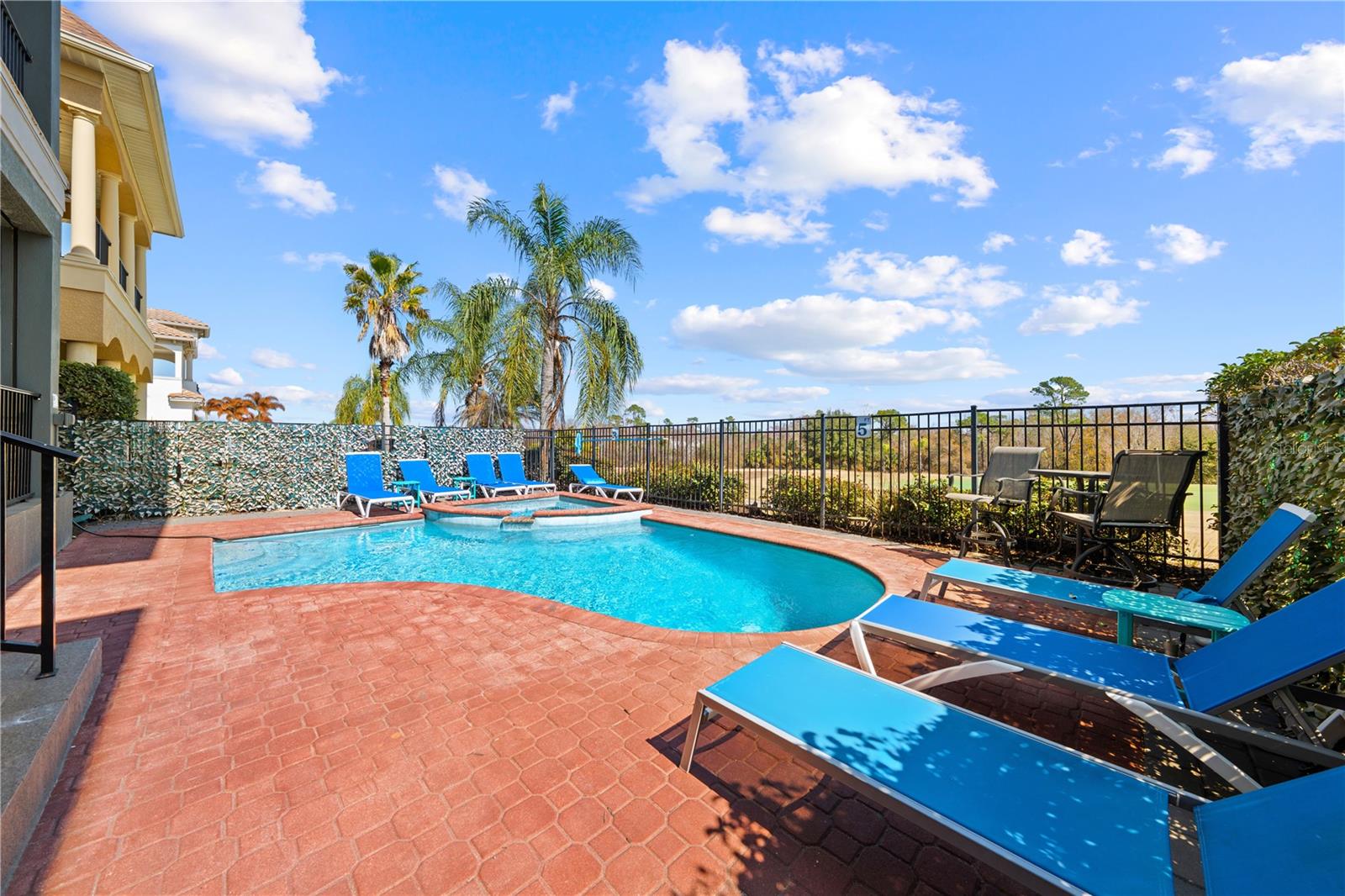 REUNION WEST VLGS NORTH - Residential