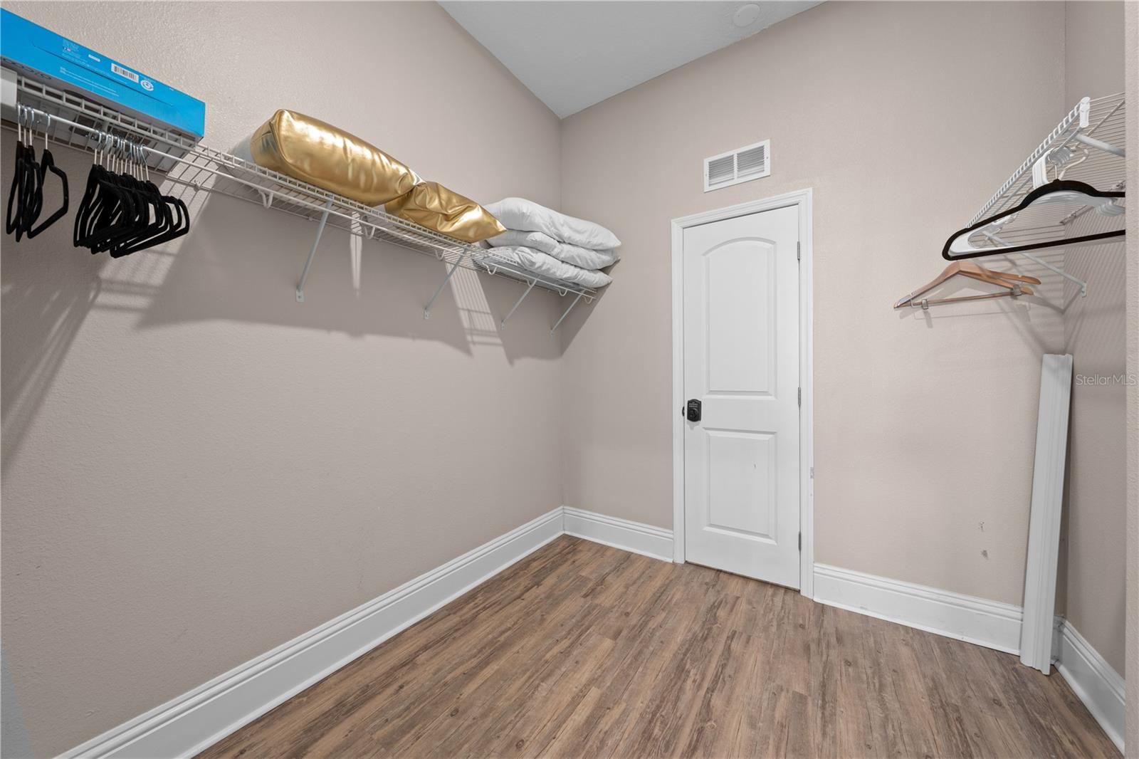 REUNION WEST VLGS NORTH - Residential