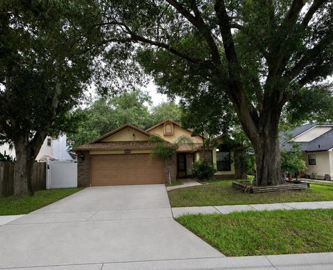Photo of 2201 Grasmere Drive, Apopka, FL 32703 (MLS # O6413336)