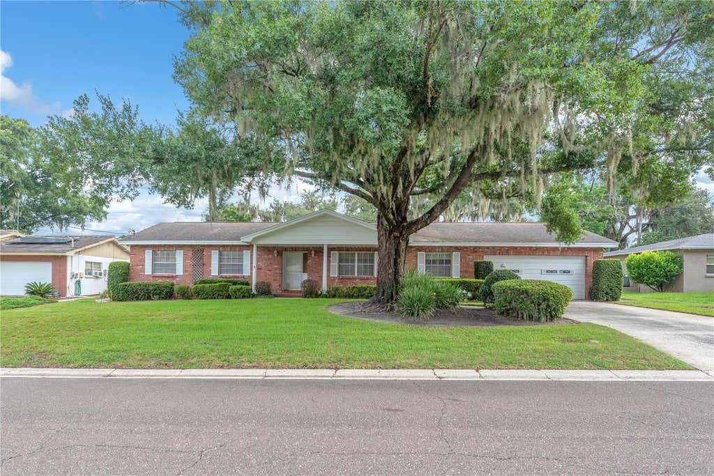 Photo of 110 Ashbrook Drive, Brandon, FL 33511 (MLS # TB8535275)
