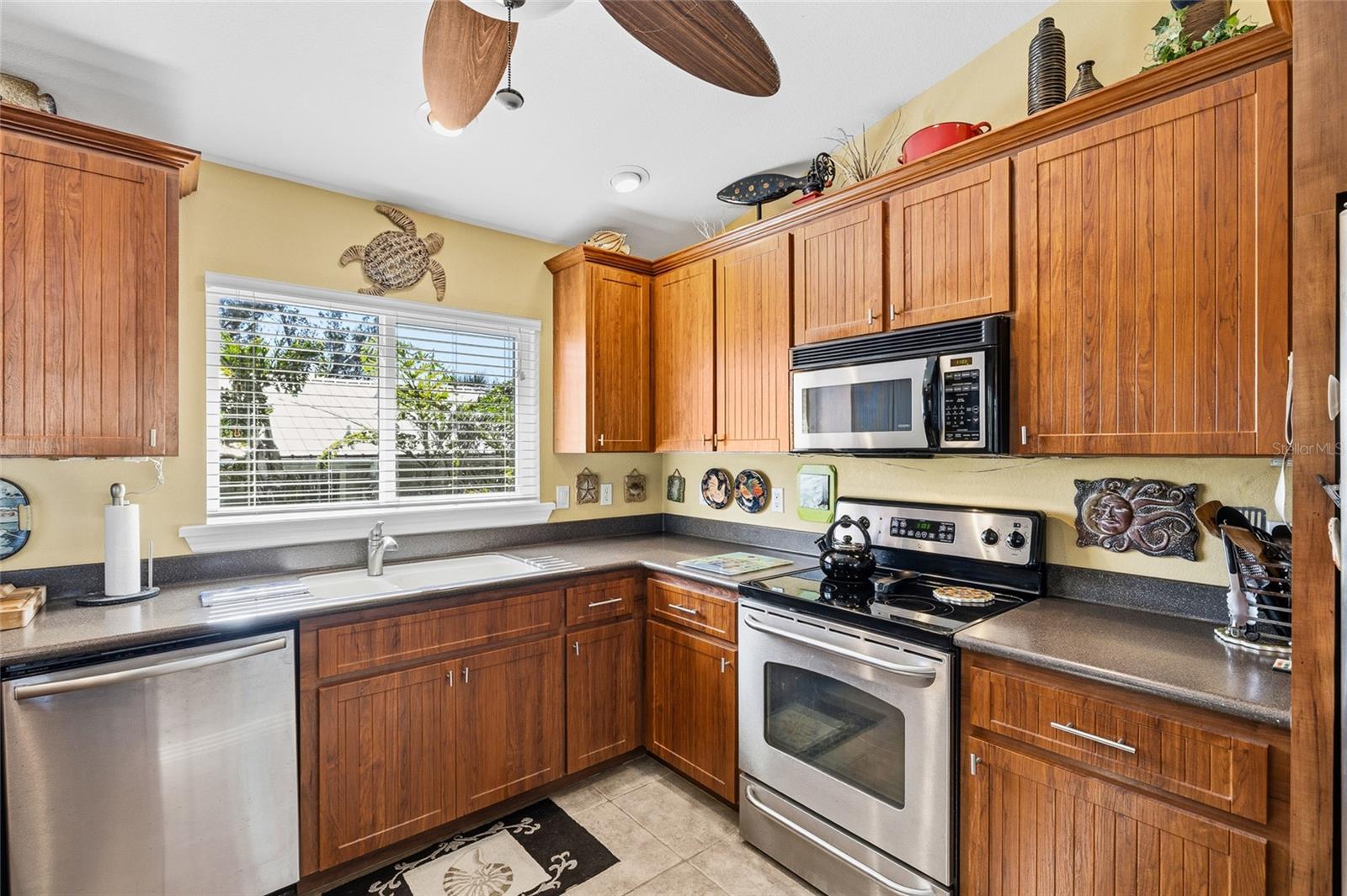 FT W OF NE COR - Residential