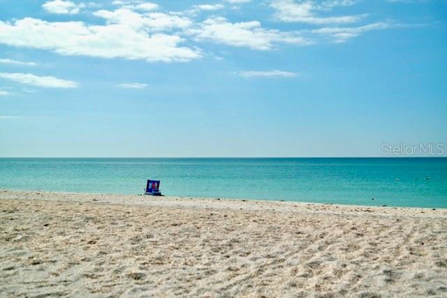 FT W OF NE COR - Residential