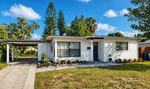 Photo of 535 Romano Avenue, Orlando, FL 32807 (MLS # O6376707)