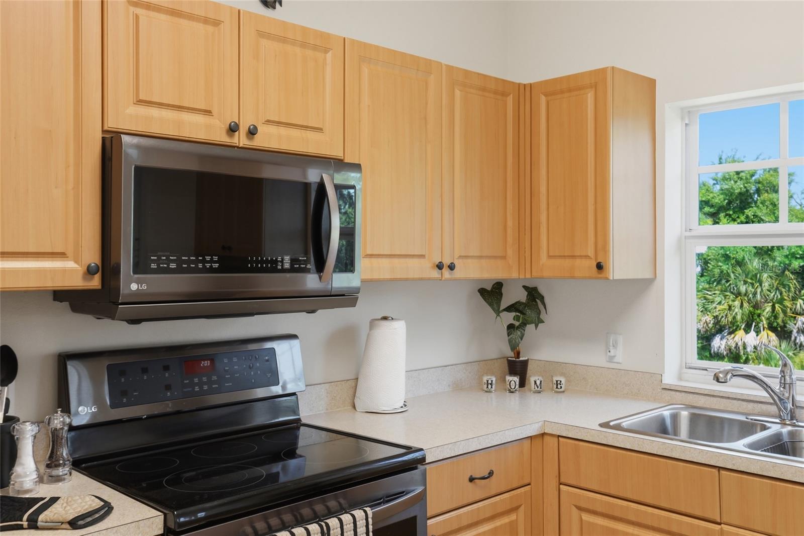 TOWNHOMES/CAPE HAZE - Residential