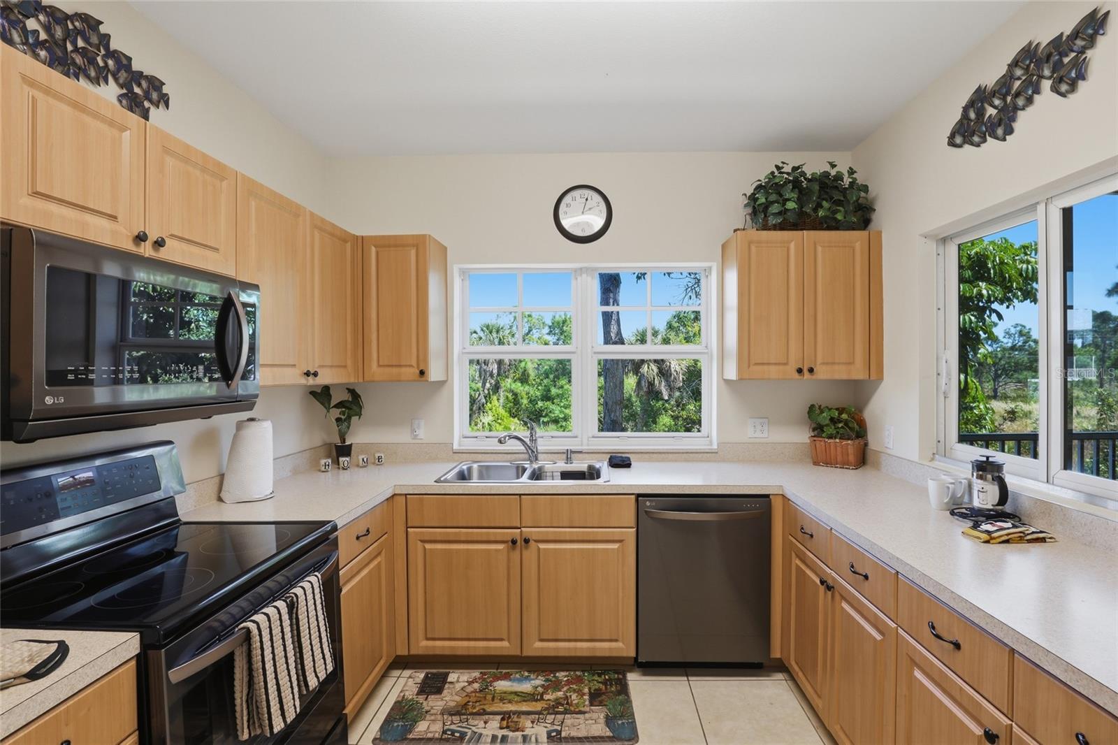 TOWNHOMES/CAPE HAZE - Residential