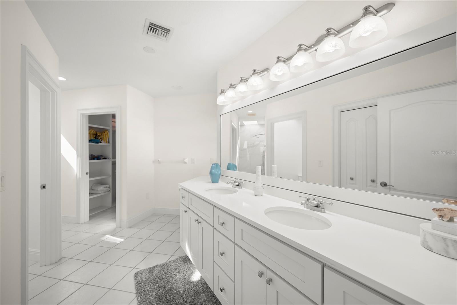 HOLMES BEACH 12TH UNIT - Residential