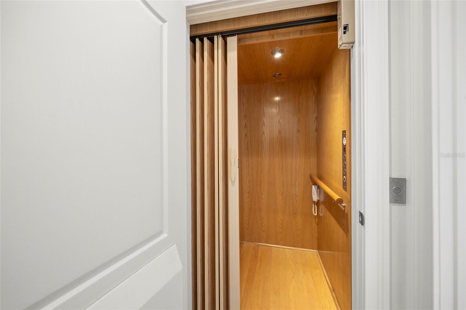 HOLMES BEACH 12TH UNIT - Residential